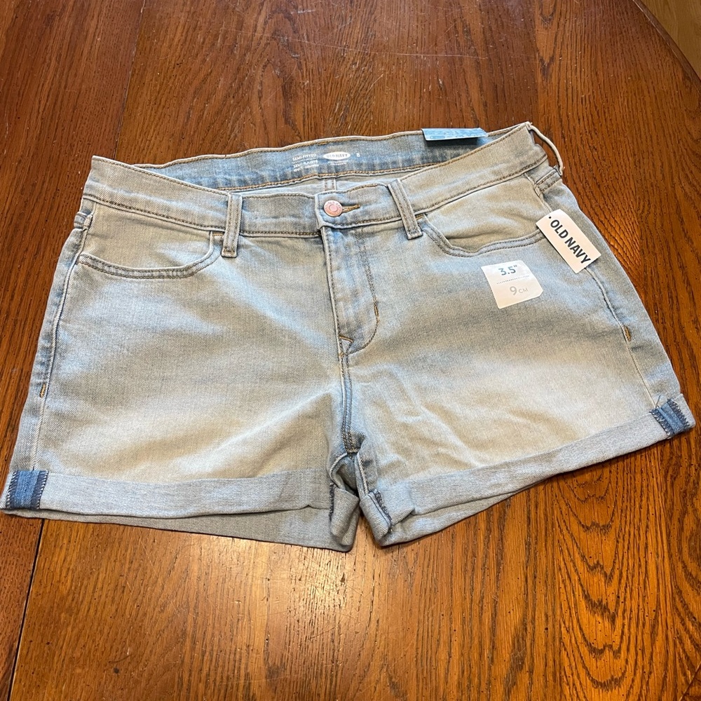 NWT Old Navy Semi Fitted Light Wash Denim Shorts